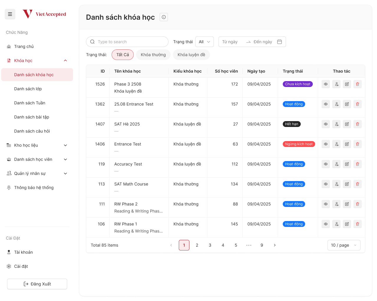 Admin course list table showing each course's type, student count, creation date and status